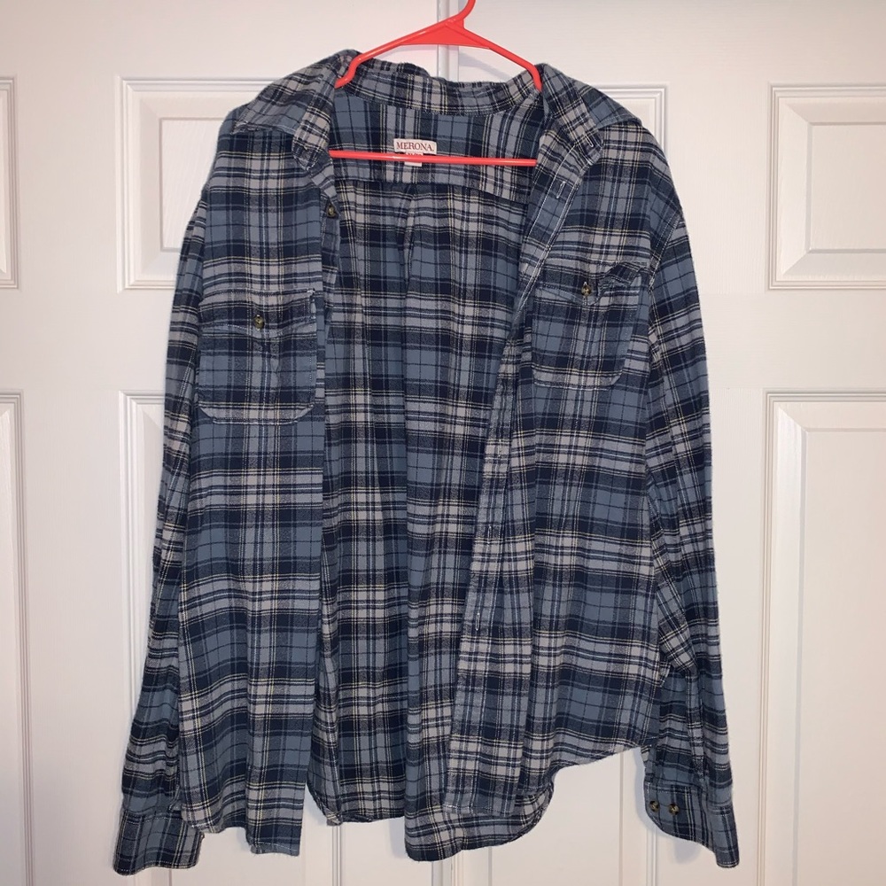 Men’s flannel long sleeve button down